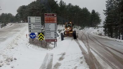 Bursa’da beklenen kar yağışının etkisini göstermeye başlamasıyla birlikte Bursa Büyükşehir