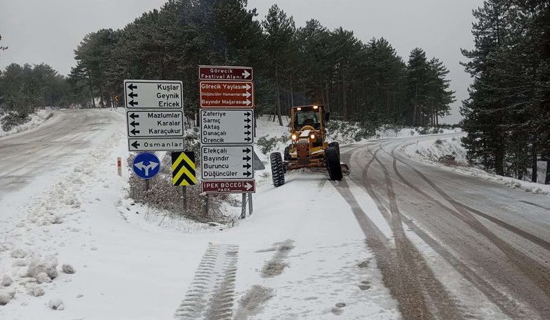 Bursa’da beklenen kar yağışının etkisini göstermeye başlamasıyla birlikte Bursa Büyükşehir