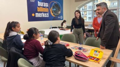 Karapınar Yıldırım Gençlik Merkezi’nde gençlerle bir araya gelen Yıldırım Belediye