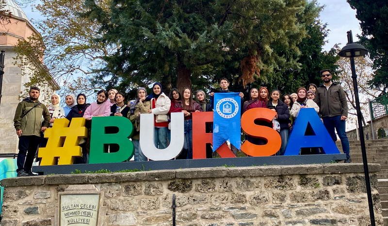  Yıldırım Belediyesi, gençlerin hem fiziksel hem de kültürel gelişimlerine katkı