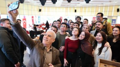 Bursa Büyükşehir Belediye Başkanı Mustafa Bozbey, Bursa’daki üniversitelerin öğrenci topluluklarıyla