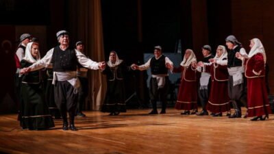 Bursa Büyükşehir Belediyesi tarafından gerçekleştirilen ‘Ege’nin İki Yakası’ konseri, Ege’nin