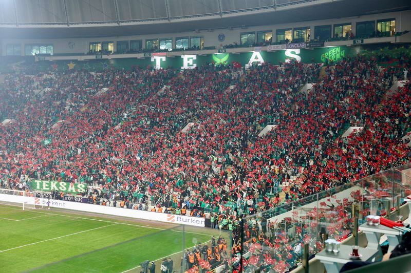 Bursa Büyükşehir Belediyesi, milli birlik ve beraberlik ruhunu tribünlere taşıdı.