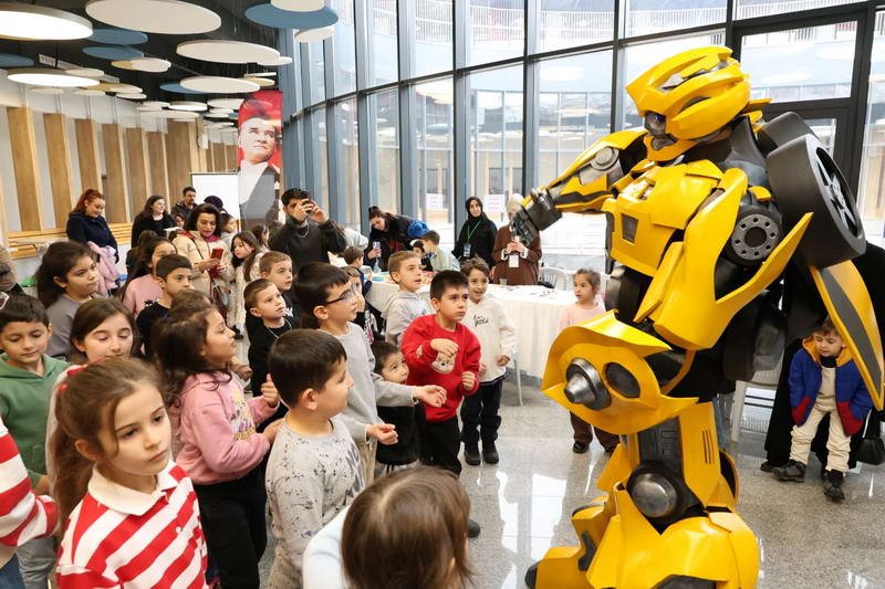 Sömestr tatilinde öğrencileri bilimle buluşturmak için harekete geçen Osmangazi Belediyesi,