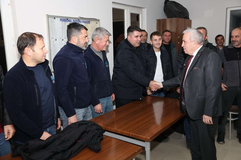 Nilüfer Belediye Başkanı Şadi Özdemir, zorlu kış şartlarında kentin ulaşımının