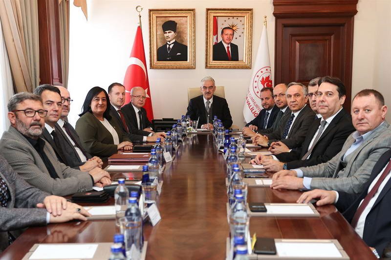 Eğitim ve Bilim İşgörenleri Sendikası Eğitim-İş Bursa Şube Başkanı Özkan