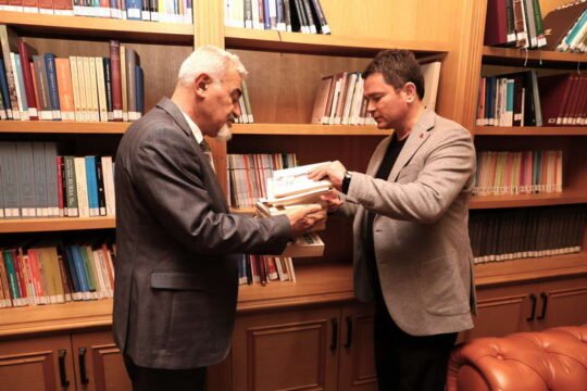 Çağdaş Gazeteciler Derneği (ÇGD) Bursa Şube Başkanı Tayfun Çavuşoğlu, araştırmacı