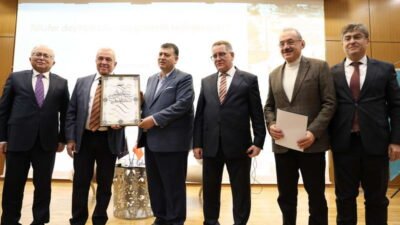 Nilüfer Belediye Başkanı Şadi Özdemir, Mudanya Üniversitesi tarafından düzenlenen “Tecrübe