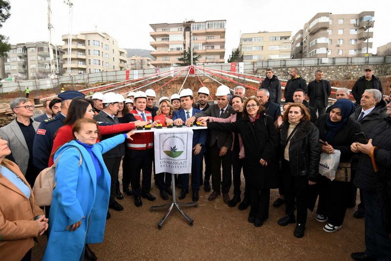 Göreve geldiği günden bu yana ilçeyi sosyal yatırımlarla buluşturan Osmangazi