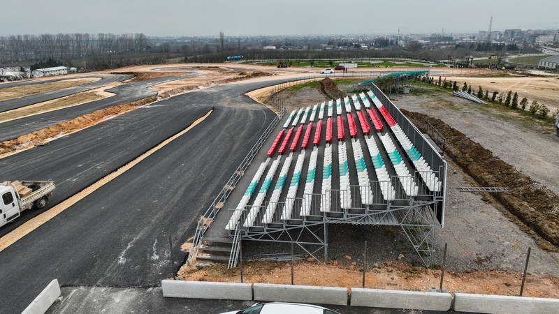 Toplam 160 dönümlük alan üzerine kurulan tesis, karting, drift ve