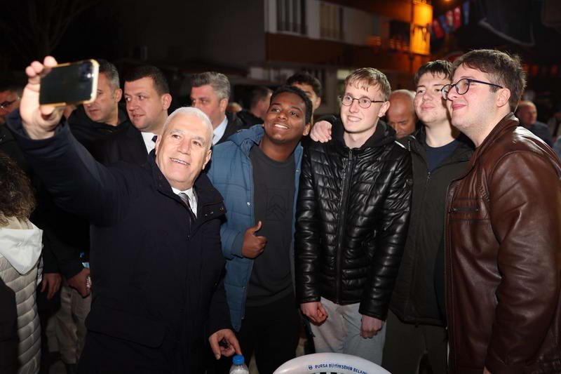 Bursa Büyükşehir Belediye Başkanı Mustafa Bozbey, eşi Seden Bozbey ile