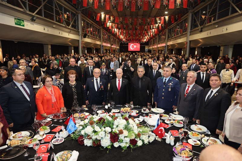Bursa Büyükşehir Belediyesi tarafından düzenlenen iftar programında şehit aileleri ve