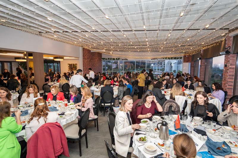 Bursa’nın iş dünyası ve sivil toplum temsilcisi kadınları, 8 Mart