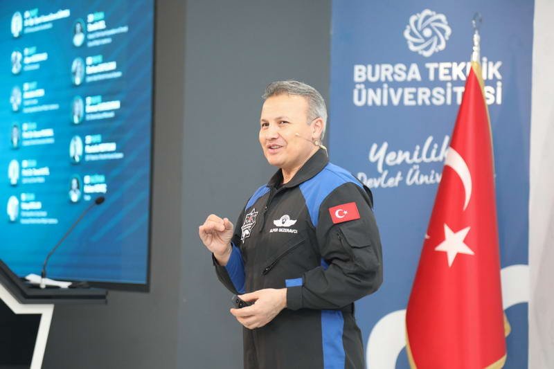 Türkiye’nin ilk astronotu Alper Gezeravcı, Bursa Teknik Üniversitesinde öğrencilerle buluşarak