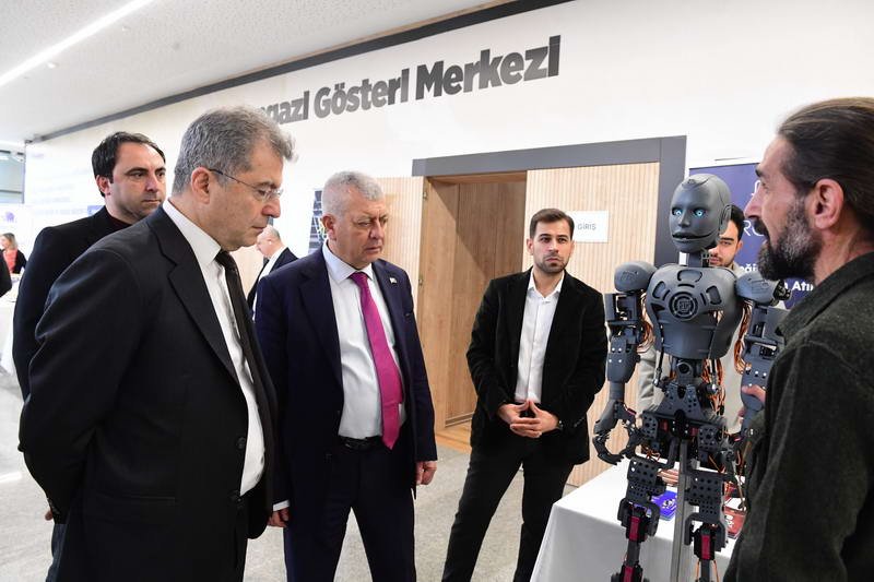 Osmangazi Belediyesi’nin düzenlediği Girişimcilik Zirvesi, iş dünyasının deneyimli isimleri ile