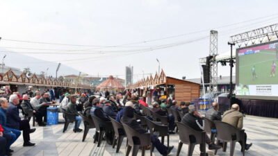 Ramazan ayı boyunca Osmangazi Meydanı’nı düzenlediği etkinliklerle eğlence merkezi haline