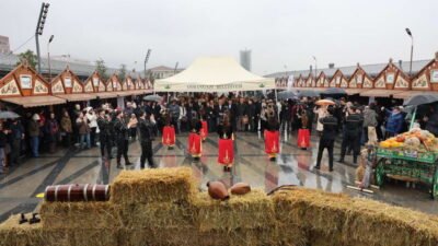 Osmangazi Belediyesi’nin Gazi Tarım iş birliğiyle düzenlediği Tohum Takas Şenliği’nde