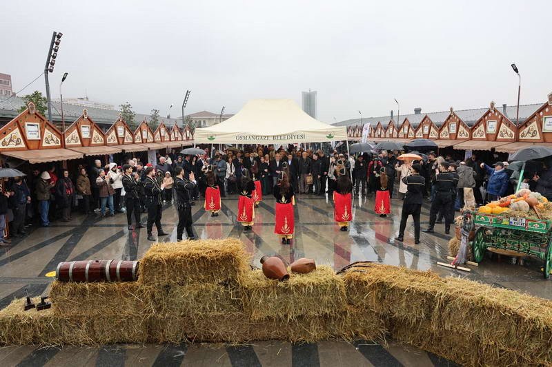 Osmangazi Belediyesi’nin Gazi Tarım iş birliğiyle düzenlediği Tohum Takas Şenliği’nde