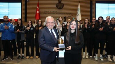 Nilüfer Belediyespor Kadın Voleybol Takımı, tamamı altyapıdan yetişen sporcularıyla 2.