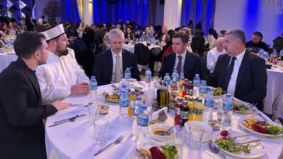 Ramazan’ın bereketini Bulgaristan’ın Varna kentinde soydaşlarla paylaşan Osmangazi Belediye Başkanı