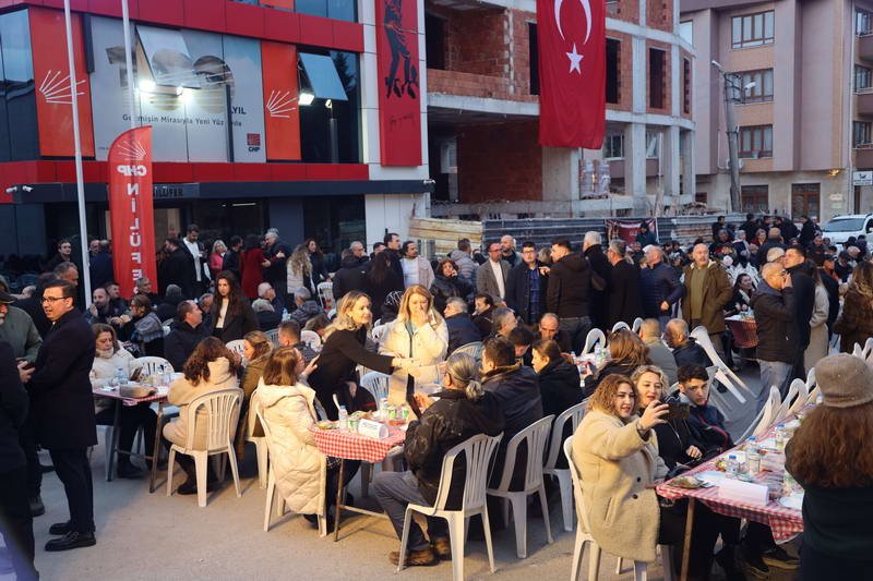 Cumhuriyet Halk Partisi Nilüfer İlçe Başkanlığı tarafından düzenlenen Sokak İftar