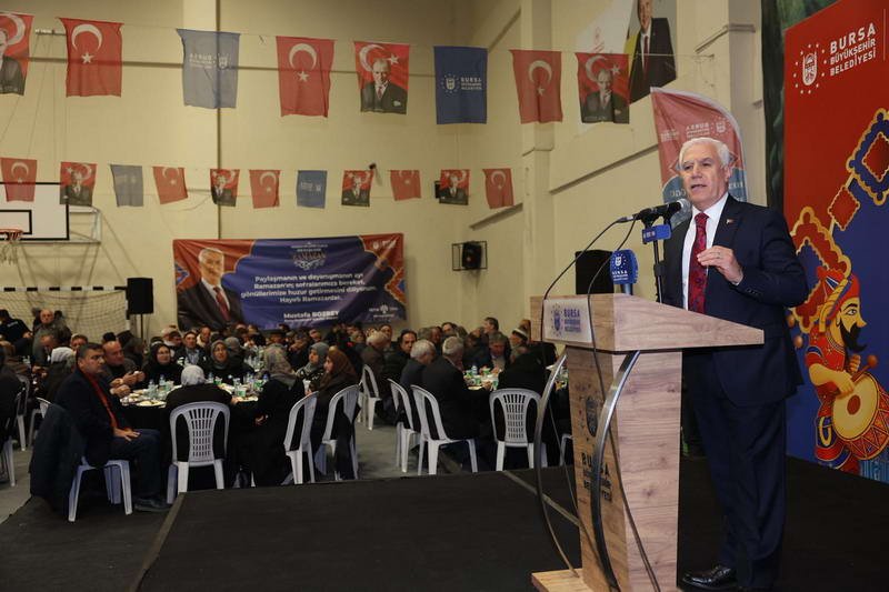 Bursa Büyükşehir Belediyesi tarafından Keles ilçesinde düzenlenen iftar programında vatandaşlarla