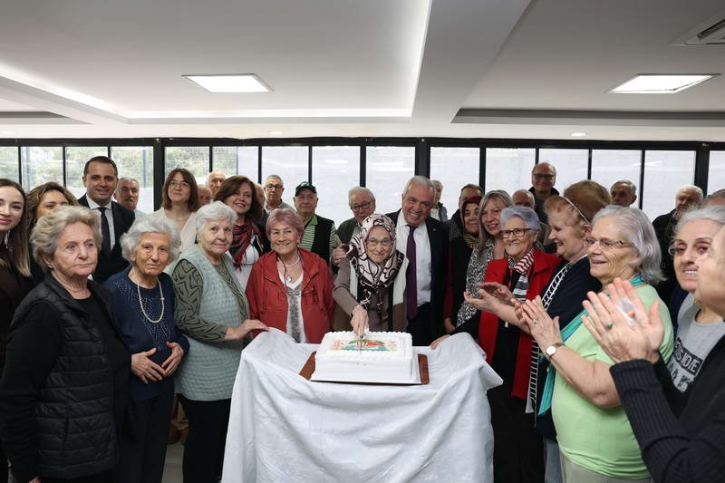 Nilüfer Belediye Başkanı Şadi Özdemir, belediyeye bağlı huzurevlerini ve Alzheimer