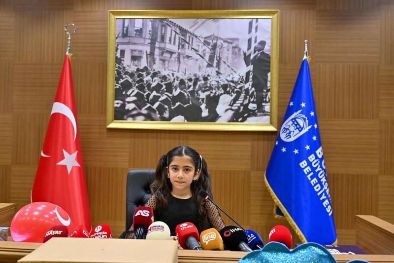 Büyükşehir Belediyesi Başkan Vekili Şahin Biba, koltuğunu temsili Meclis Başkanı