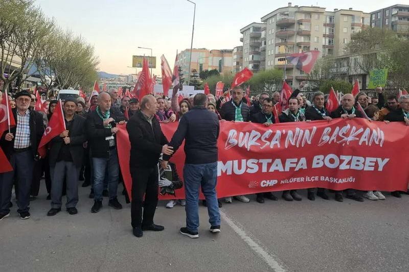 Bursa'da Mustafa Bozbey'e destek gösterileri iki gün aradan sonra yeniden