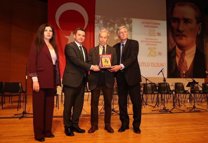 Yeni Kuşak Köy Enstitülüler Derneği’nin (YKKED), Aydınlanma Onur Ödülü’nün sahibi