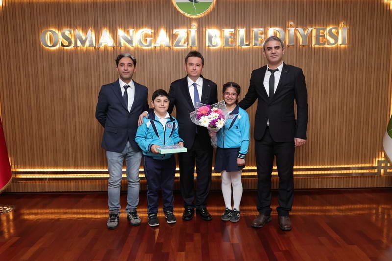 Osmangazi Belediye Başkanı Erkan Aydın, geleceğin teminatı olan çocuklara verdiği