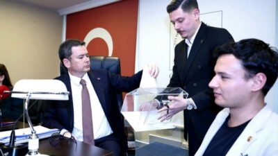 Meclis toplantısında, Bursa Büyükşehir Belediye Başkanı Mustafa Bozbey’in tutuklanma kararına