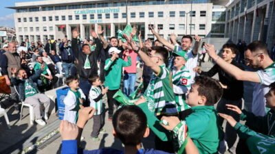 Bursaspor’un şampiyonluğu Nilüfer’de büyük bir coşkuyla kutlandı. Nilüfer Belediyesi Halk