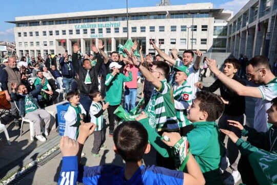 Bursaspor’un şampiyonluğu Nilüfer’de büyük bir coşkuyla kutlandı. Nilüfer Belediyesi Halk
