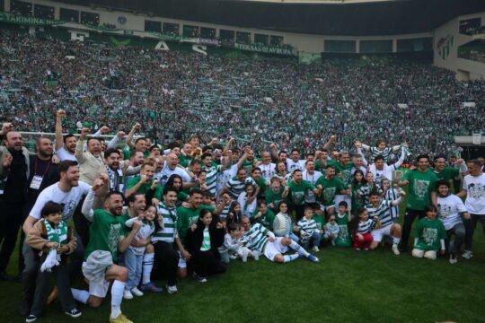 Bursa'da 5 gollük tarihi zafer, tribünlerdeki 45 binin tek yürek