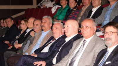 Yönetmenliğini Gazeteci Tayfun Çavuşoğlu’nun üstlendiği belgeselin görüntü yönetmenliğini Mustafa Özgör,