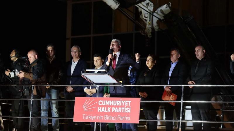 Bursa Büyükşehir Belediye Başkanı Mustafa Bozbey'in gözaltına alınmasının ardından başlayan