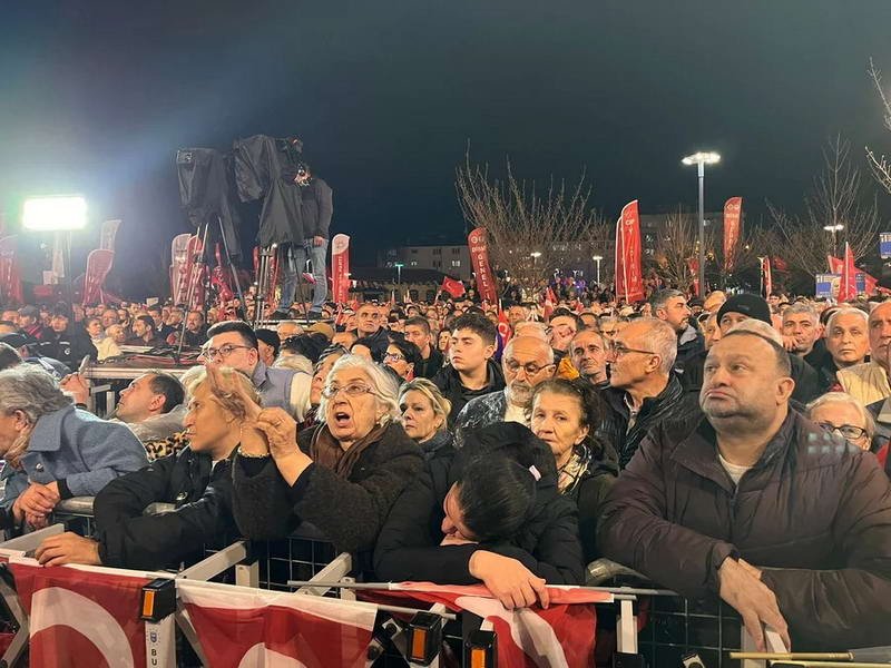 Bursa Büyükşehir Belediye Başkanı Mustafa Bozbey'in gözaltına alınmasının ardından başlayan