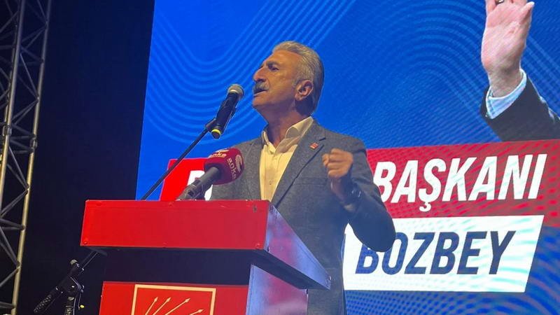 Mustafa Bozbey'in gözaltına alınmasının ardından başlayan protestolar ikinci gününde de