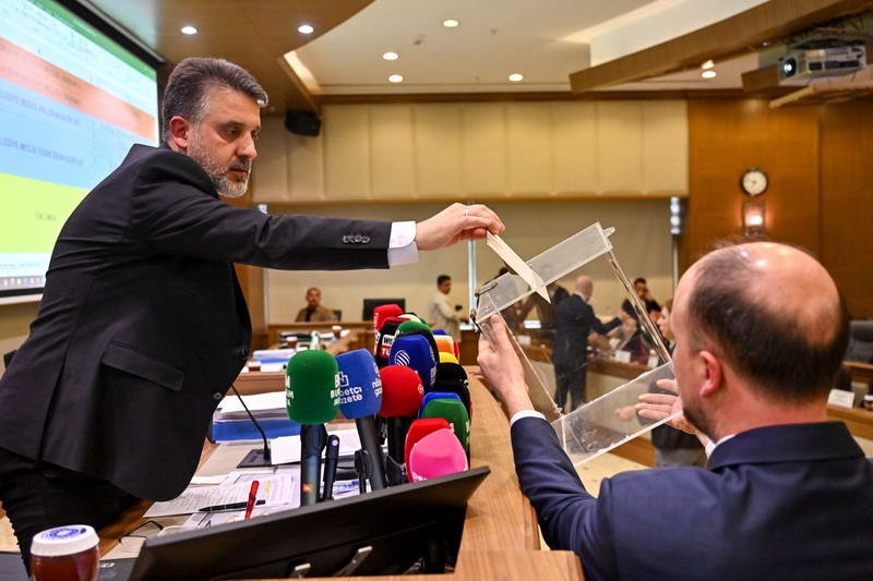 Bursa Büyükşehir Belediyesi Başkanvekili Şahin Biba, Bursalıların su fiyatlarıyla ilgili