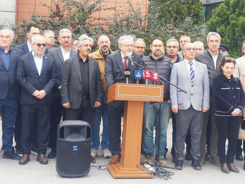 Bursa Büyükşehir Belediye Başkanı Mustafa Bozbey’in gözaltına alınmasının ardından DİSK,