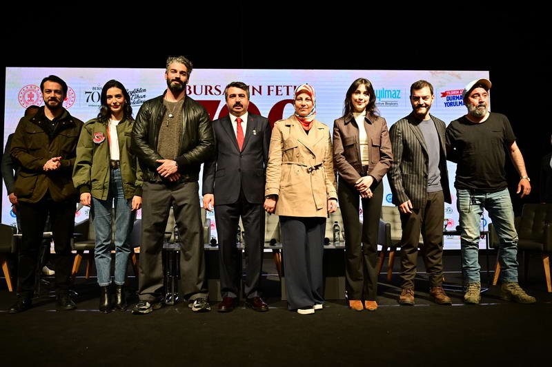 Yıldırım Belediyesi’nin düzenlediği etkinlikler kapsamında Kuruluş Orhan Dizisi oyuncuları Bursalılarla