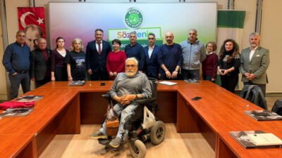 Bursa Kent Konseyi Başkanı Prof. Dr. Ertuğrul Aksoy ve yürütme