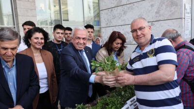 Nilüfer Belediyesi’nin geleneksel hale getirdiği “Fide Bizden Ürün Sizden” etkinliği