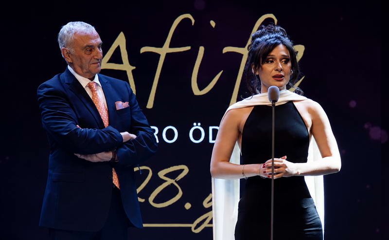 Nilüfer Belediyesi Nilüfer Kent Tiyatrosu yapımı “İlk Bakışta Prima Facie”