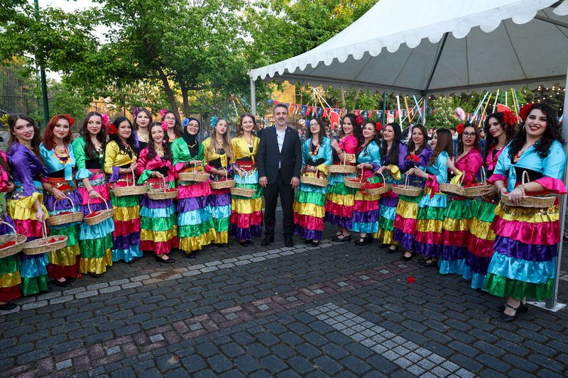 Kültürpark’ta düzenlenen Hıdırellez Şenliği, halk dansları gösterileri, atölye çalışmaları ve
