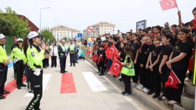 Nilüfer Belediyesi, Kızılcıklı Mahallesi’nde trafik güvenliği açısından risk oluşturan sokağı,