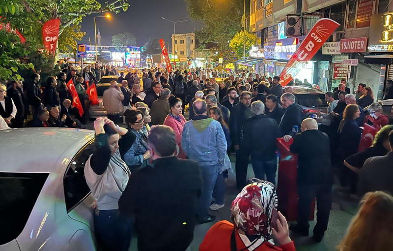 İl Başkanlığı’ndan Acil Çağrı, Partililer Kent Meydanı’nda Toplandı
