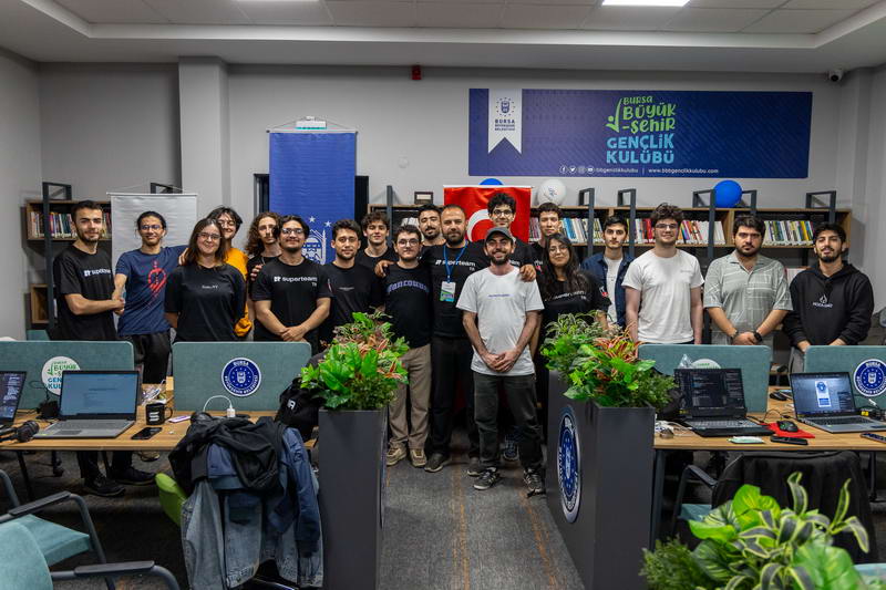 Bursa Büyükşehir Belediyesi’nin destekleriyle düzenlenen 3 günlük hackathon (kodlama maratonu)