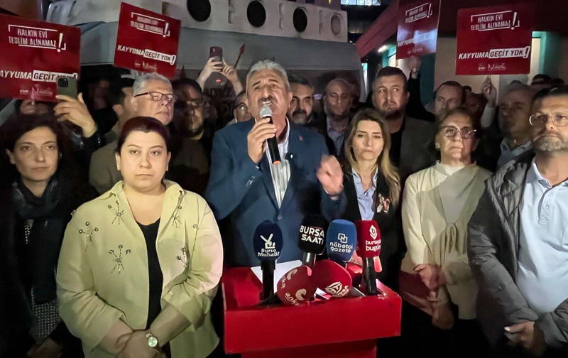 Kılıçdaroğlu'na Bursa'dan seslendiler: Parti binalarını teslim etmeyeceğiz.